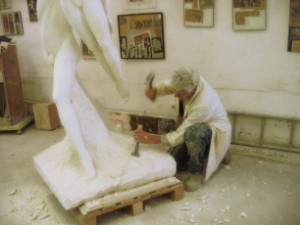 sculpteur au travail
